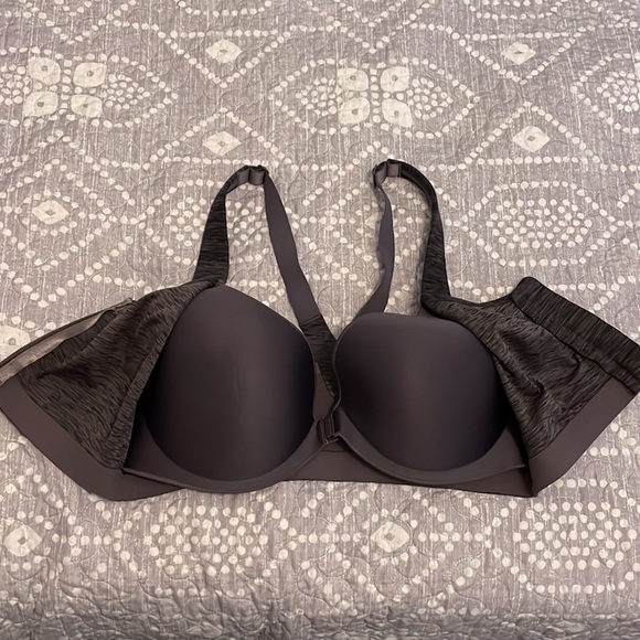 Victoria’s Secret Sport Bra 34DD - Picture 2 of 5